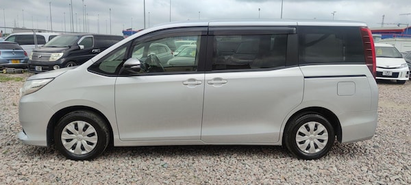 Used Toyota Voxy 2023 for sale - 75349217: Photo 28