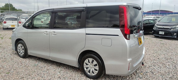 Used Toyota Voxy 2023 for sale - 75349217: Photo 32