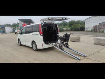 2017 - 2017 TOYOTA VOXY/NOAH/ESQUIRE/WHEELCHAIR ACCEBILE WAV Hybrid 7 SEATER EURO 5-Door