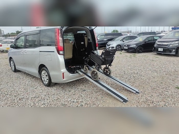Used Toyota Voxy 2015 for sale - 75183766: Photo