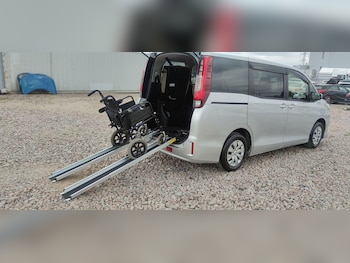 Used Toyota Voxy 2015 for sale - 75183766: Photo