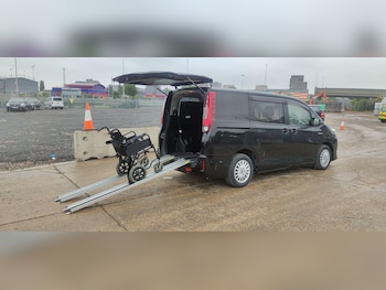 Used Toyota Voxy 2018 for sale - 75349319: Photo