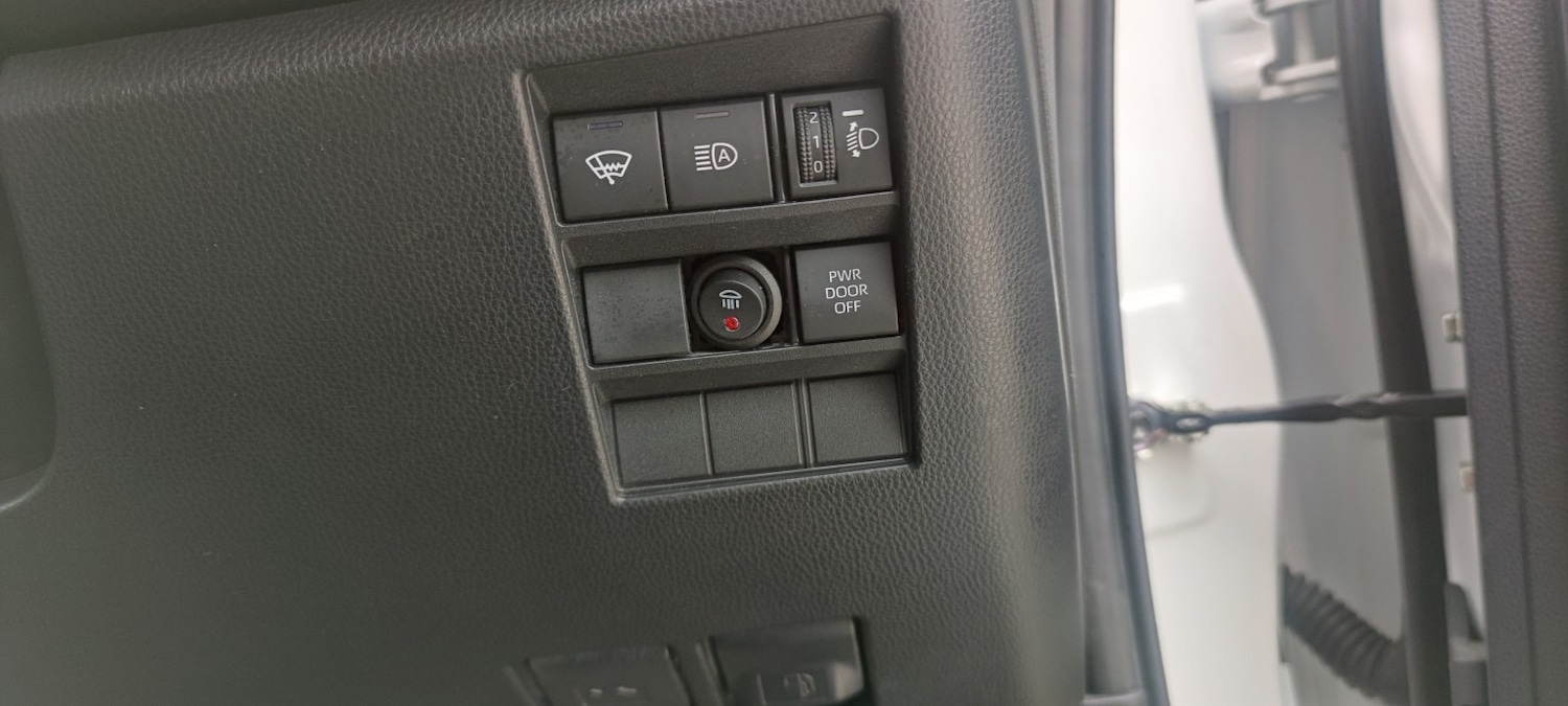 Used Toyota Noah for sale - 76483073: Photo 12