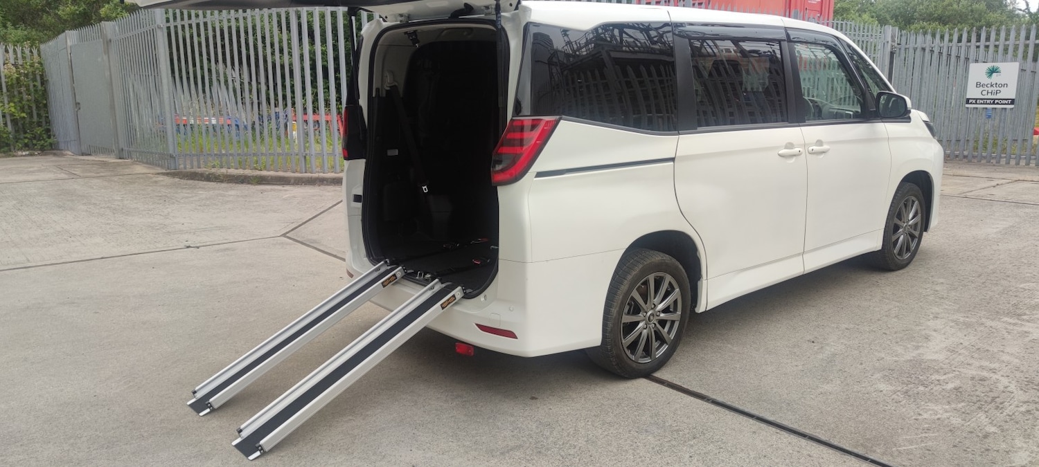 Used Toyota Noah for sale - 76483073: Photo 17