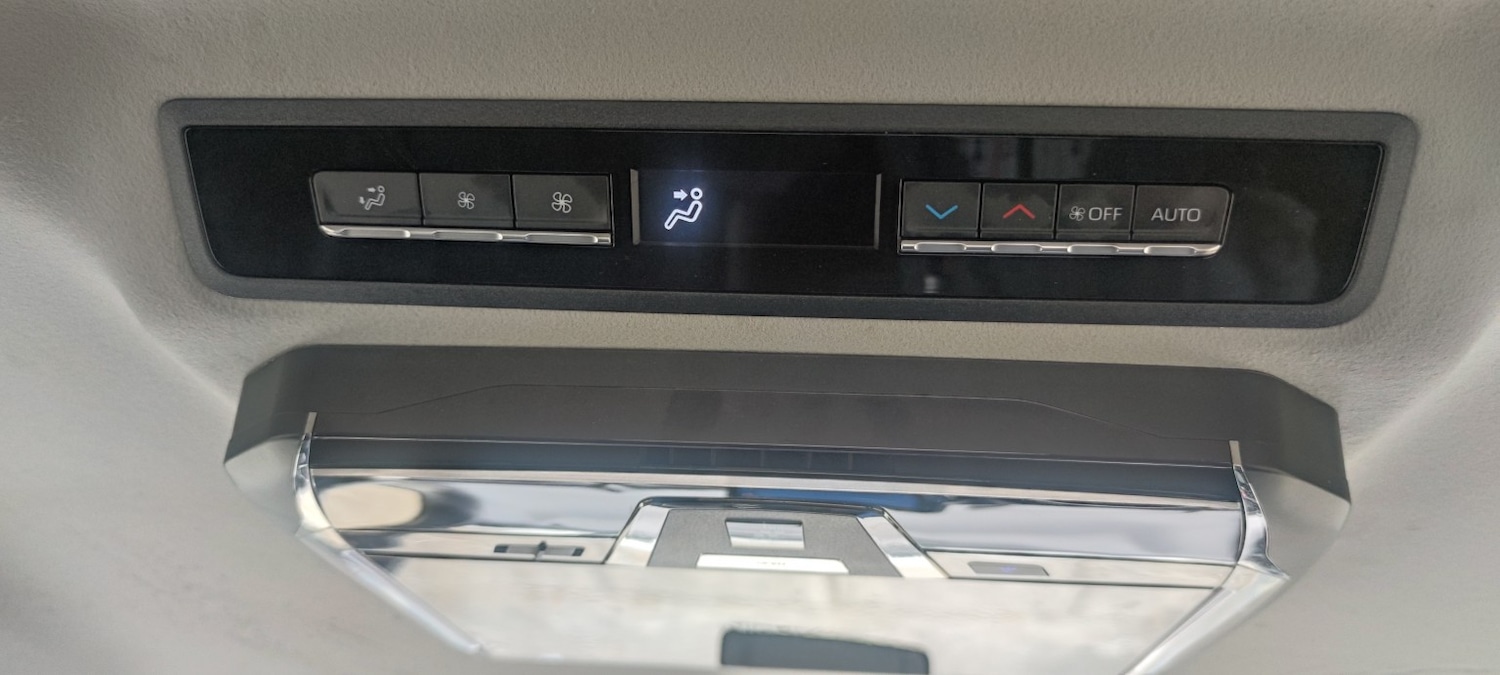 Used Toyota Noah for sale - 76483073: Photo 28