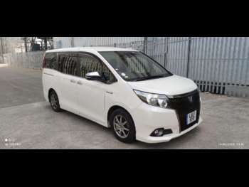 2025 - Toyota Noah Petrol Hybrid Wheel Chair Car 5-Door