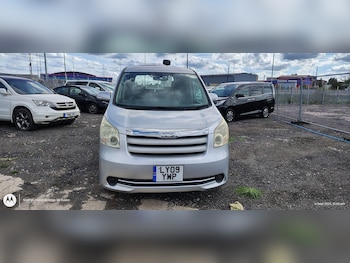 2021 - TOYOTA VOXY/NOAH/ESQUIRE/WHEELCHAIR ACCEBILE 8 SEATER 5-Door