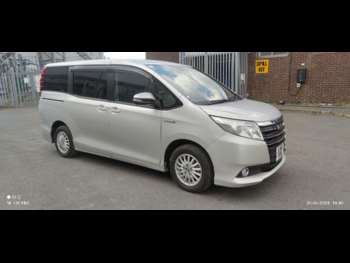 2024 - Toyota Noah Petrol Hybrid Wheel Chair Car SILVER 2016 (54837) MILES 5-Door