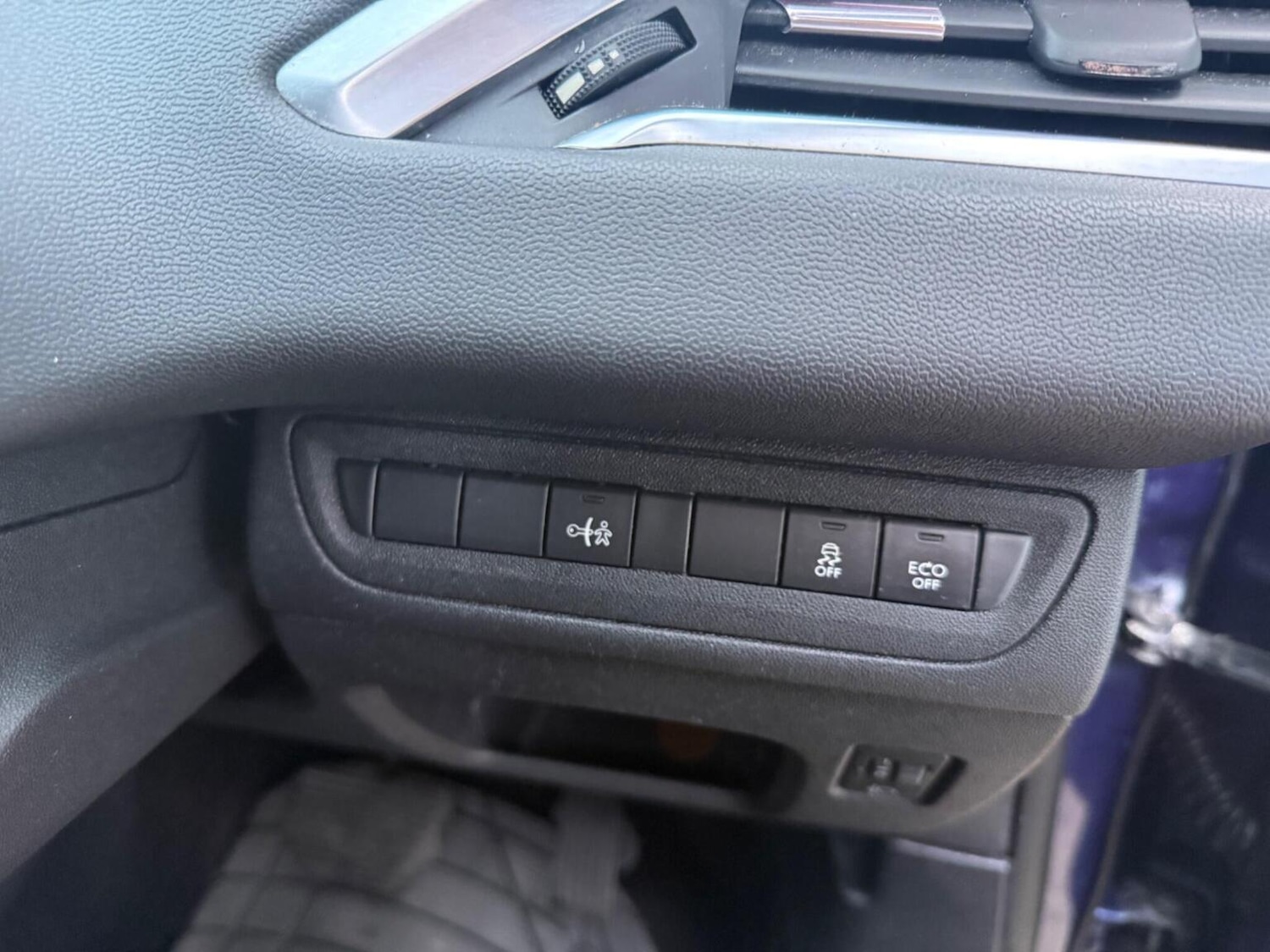 Used Peugeot 208 2013 for sale - 77558593: Photo 16