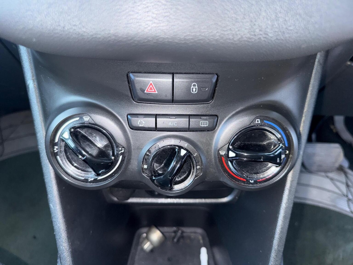 Used Peugeot 208 2013 for sale - 77558593: Photo 19