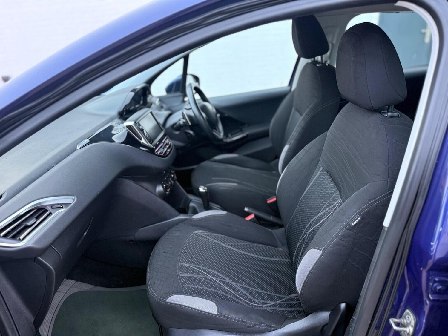 Used Peugeot 208 2013 for sale - 77558593: Photo 33