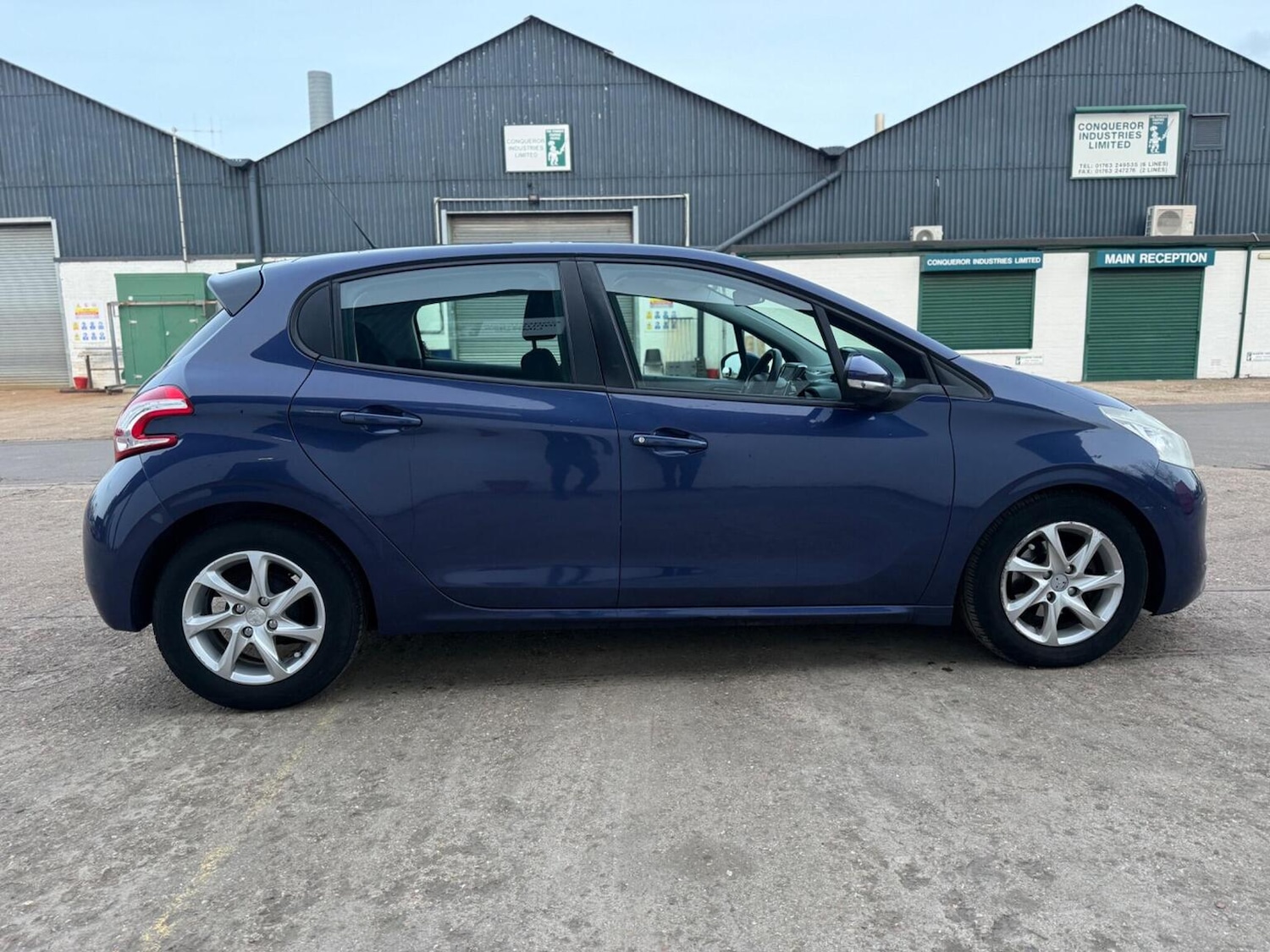 Used Peugeot 208 2013 for sale - 77558593: Photo 7