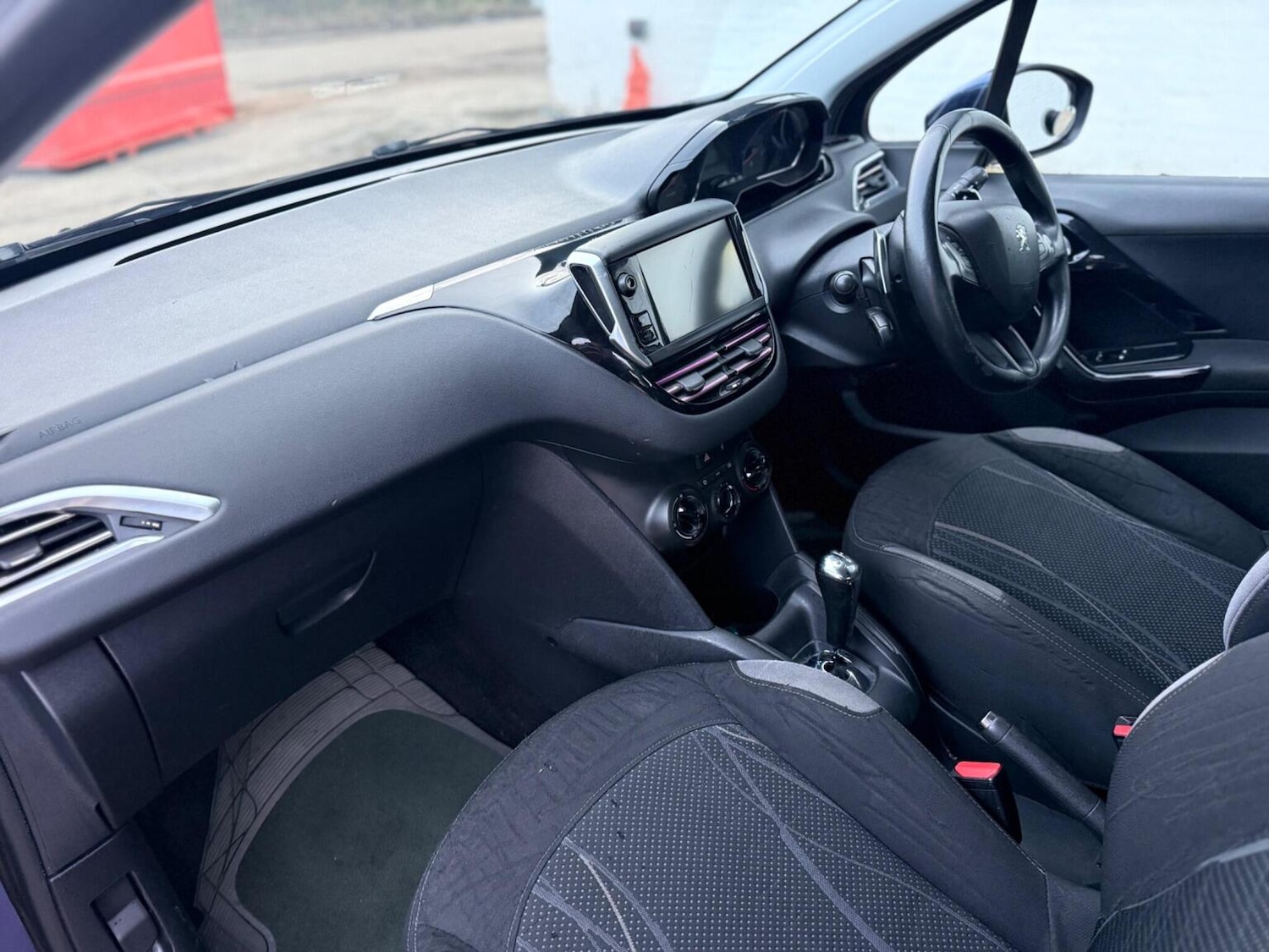 Used Peugeot 208 2013 for sale - 77558593: Photo 8