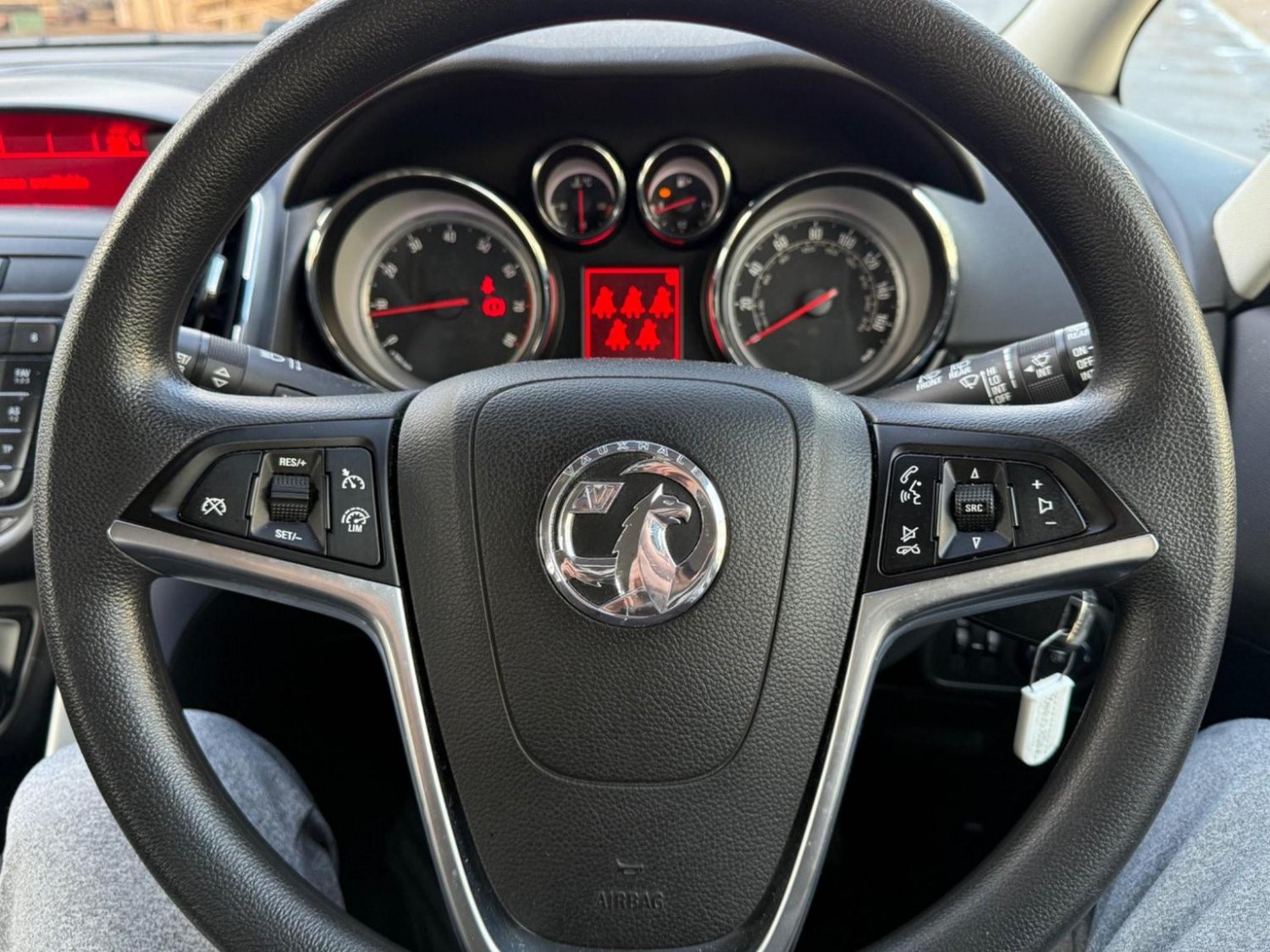 Used Vauxhall Zafira 2015 for sale - 77173078: Photo 33