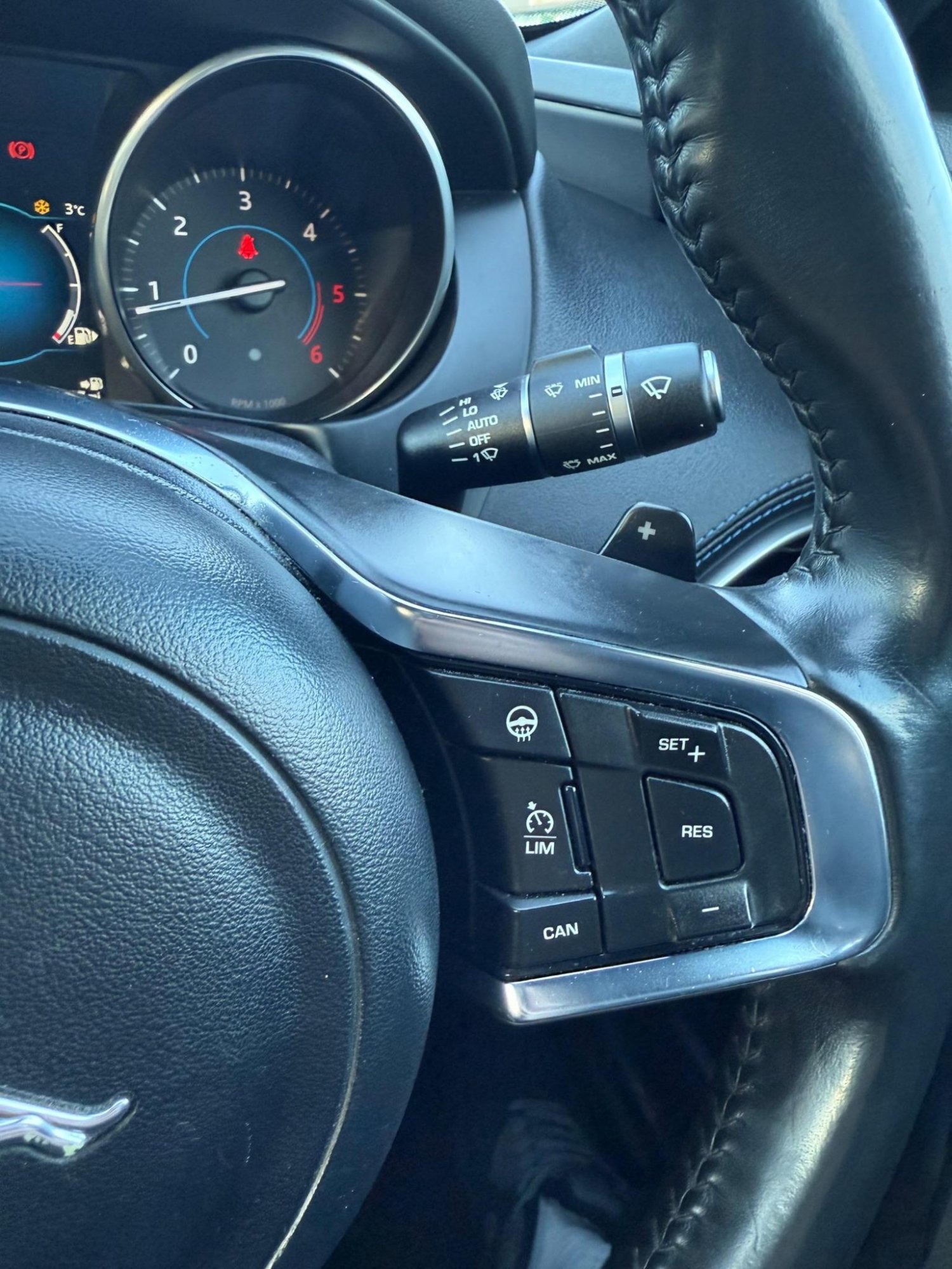 Used Jaguar XE 2016 for sale - 77173072: Photo 39