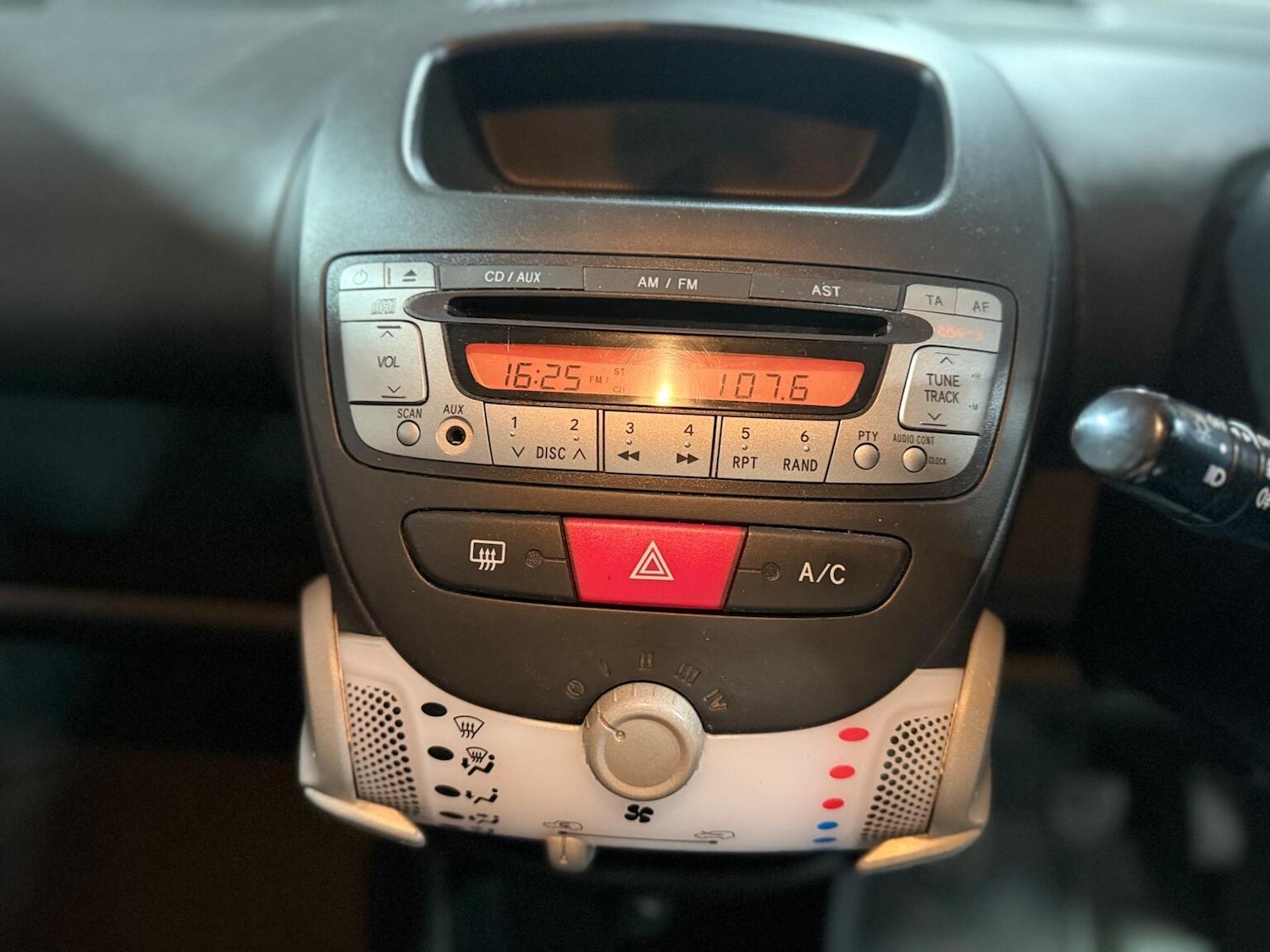 Used Peugeot 107 2014 for sale - 78145882: Photo 16