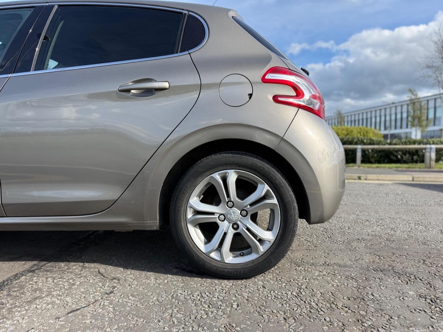 Used Peugeot 208 2015 for sale - 78141075: Photo 24