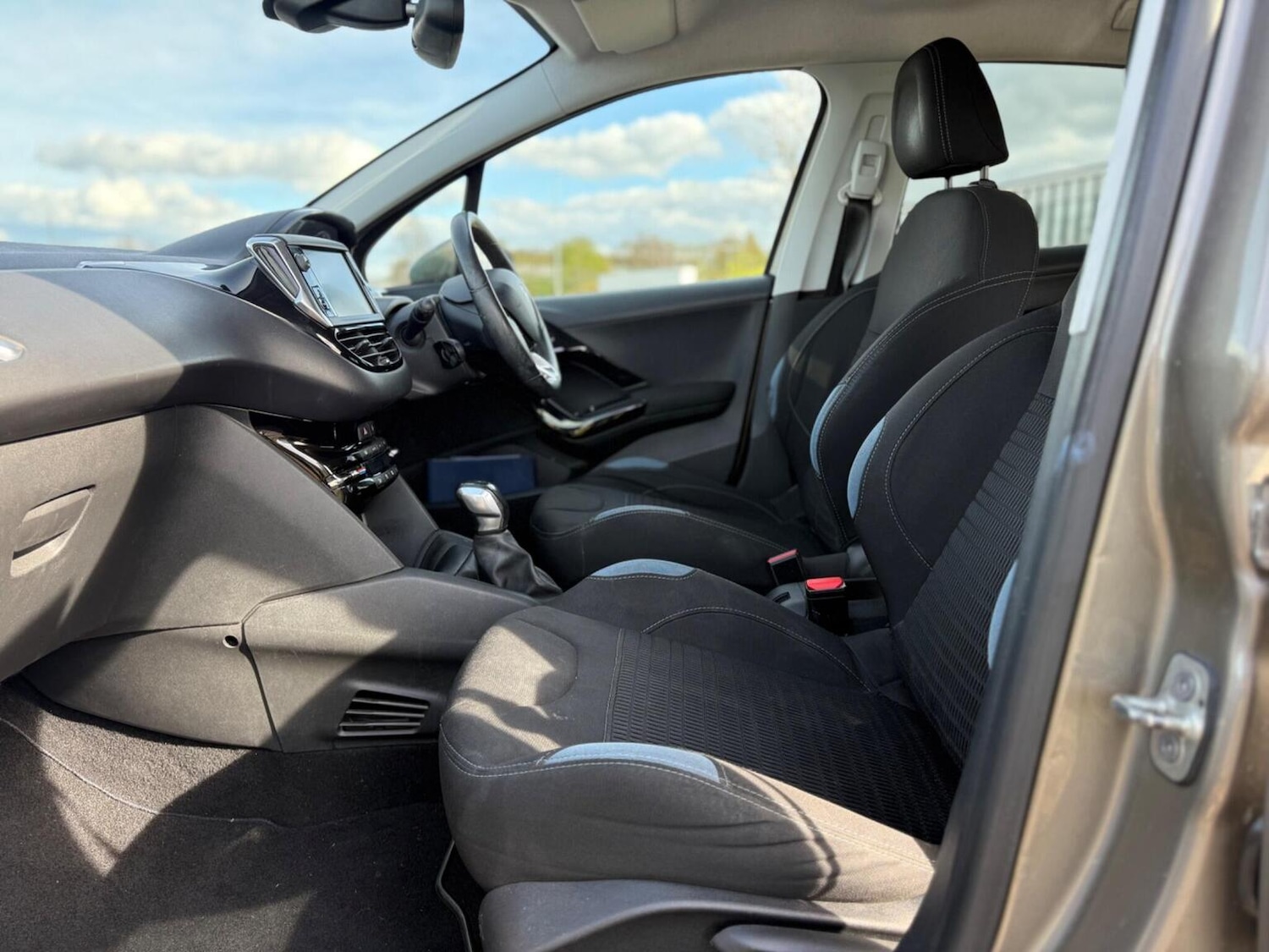 Used Peugeot 208 2015 for sale - 78141075: Photo 37