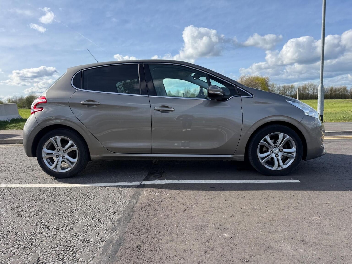 Used Peugeot 208 2015 for sale - 78141075: Photo 6