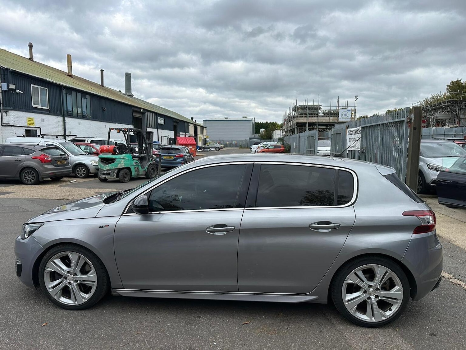 Used Peugeot 308 2016 for sale - 77172999: Photo 11