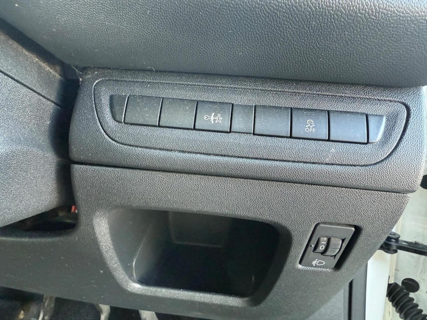 Used Peugeot 208 2013 for sale - 77173094: Photo 35