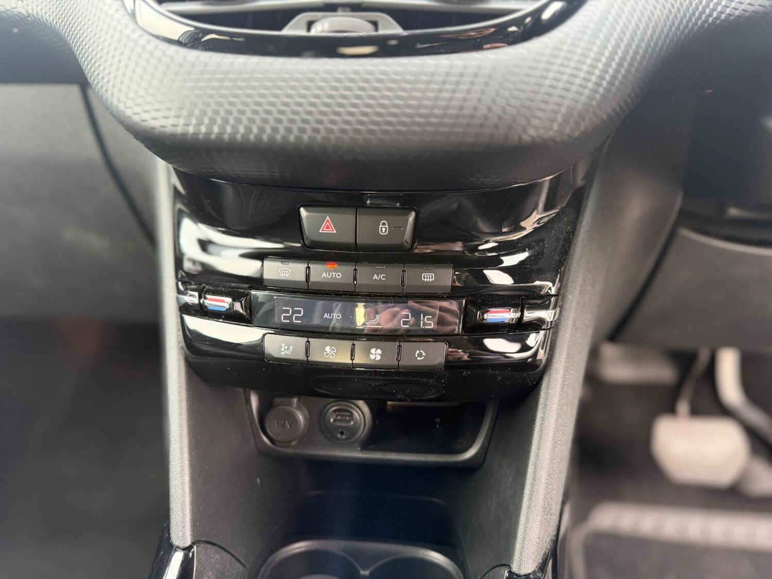 Used Peugeot 2008 2015 for sale - 77709035: Photo 23