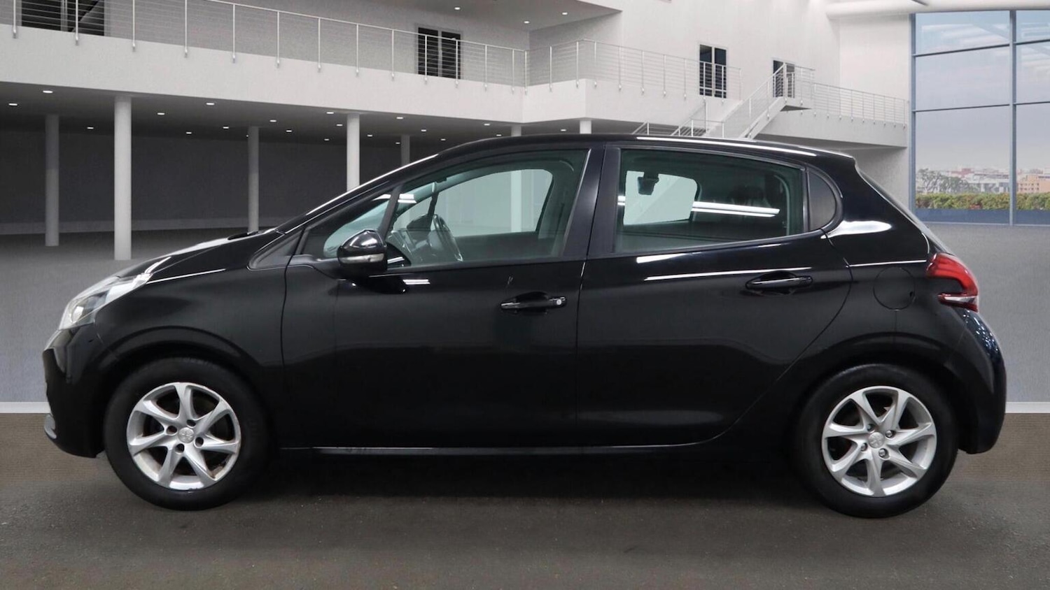 Used Peugeot 208 2017 for sale - 77350116: Photo 7