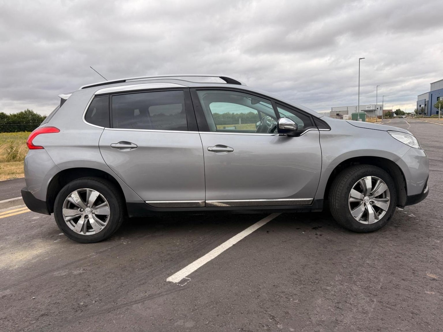 Used Peugeot 2008 2015 for sale - 77173048: Photo 10
