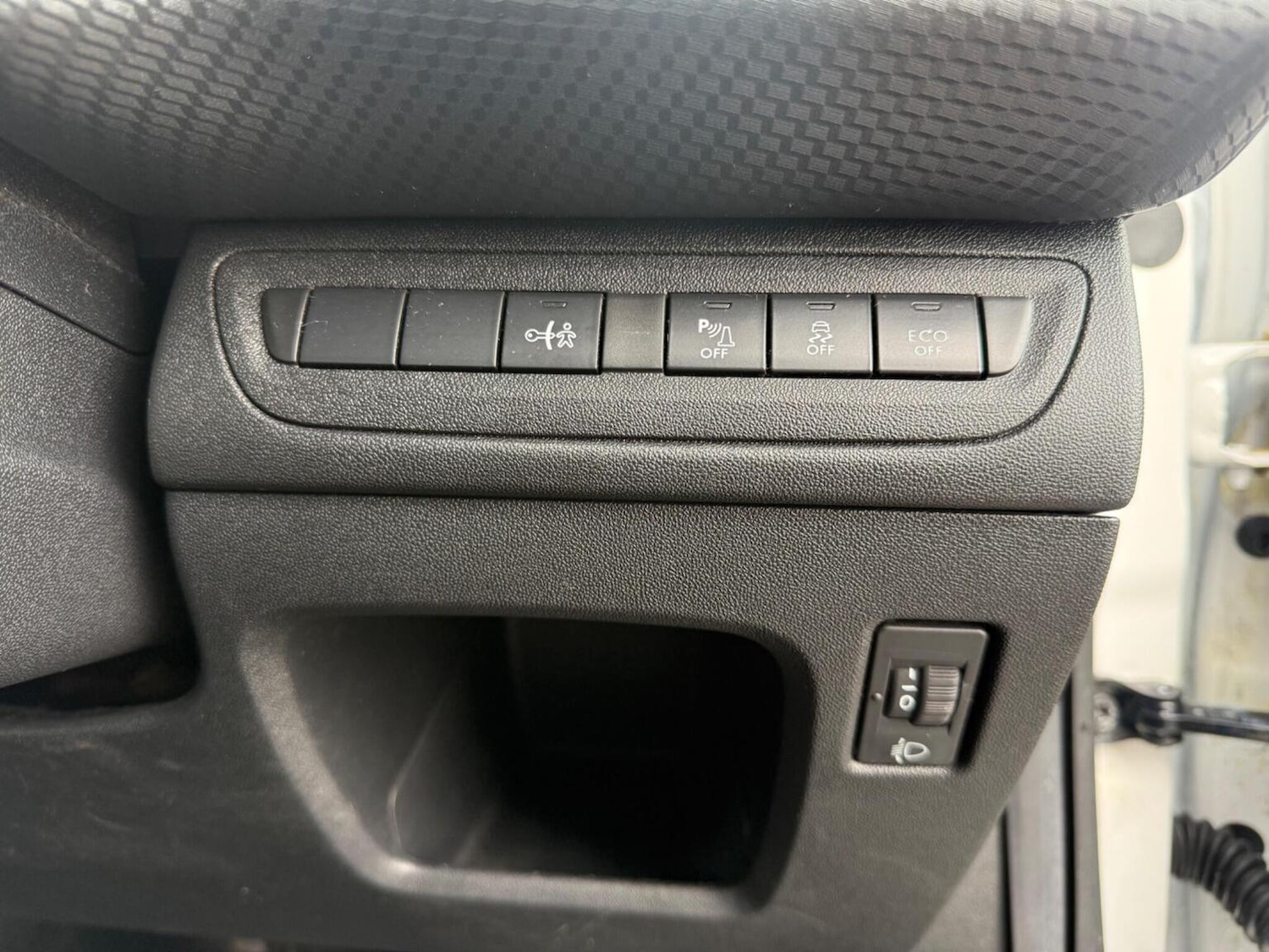 Used Peugeot 2008 2015 for sale - 77584601: Photo 30