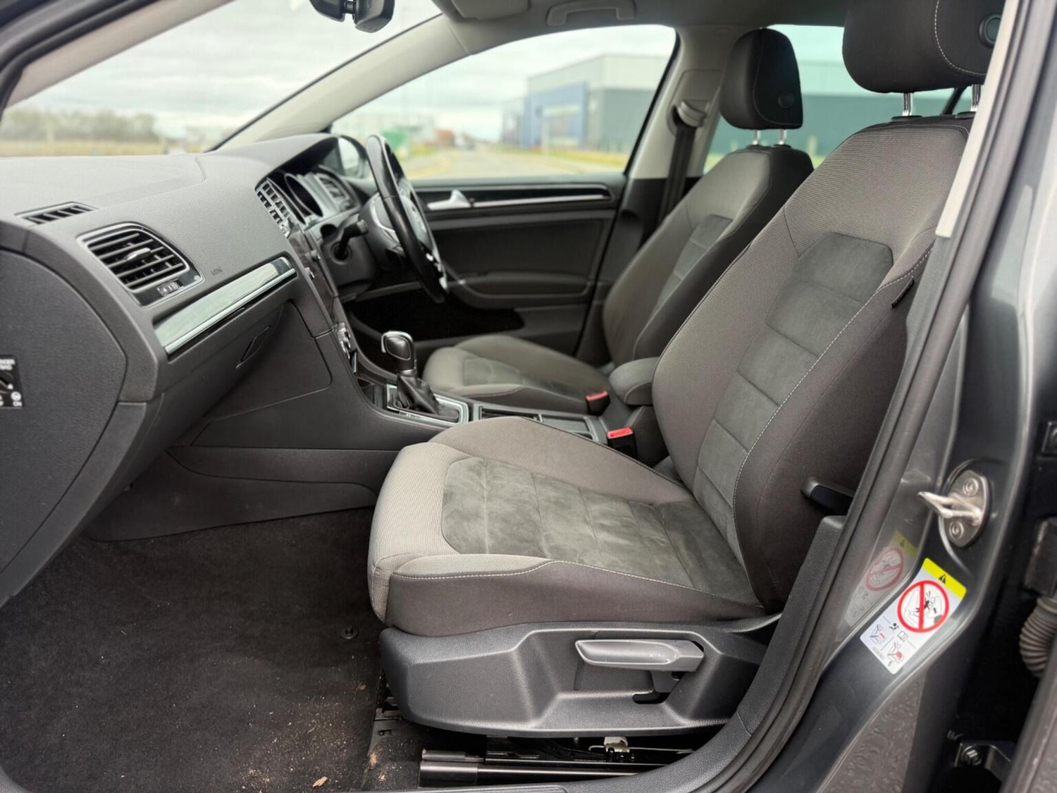 Used Volkswagen Golf 2018 for sale - 77329200: Photo 38