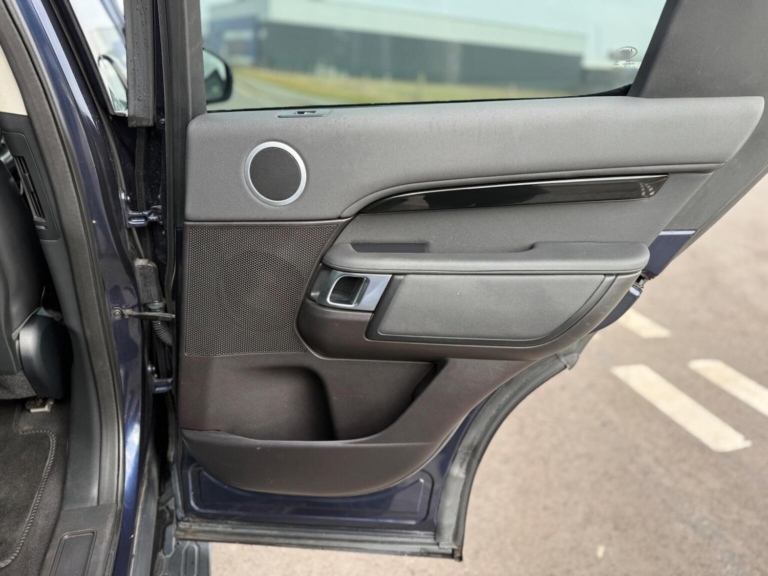 Used Land Rover Discovery 2017 for sale - 77370613: Photo 35