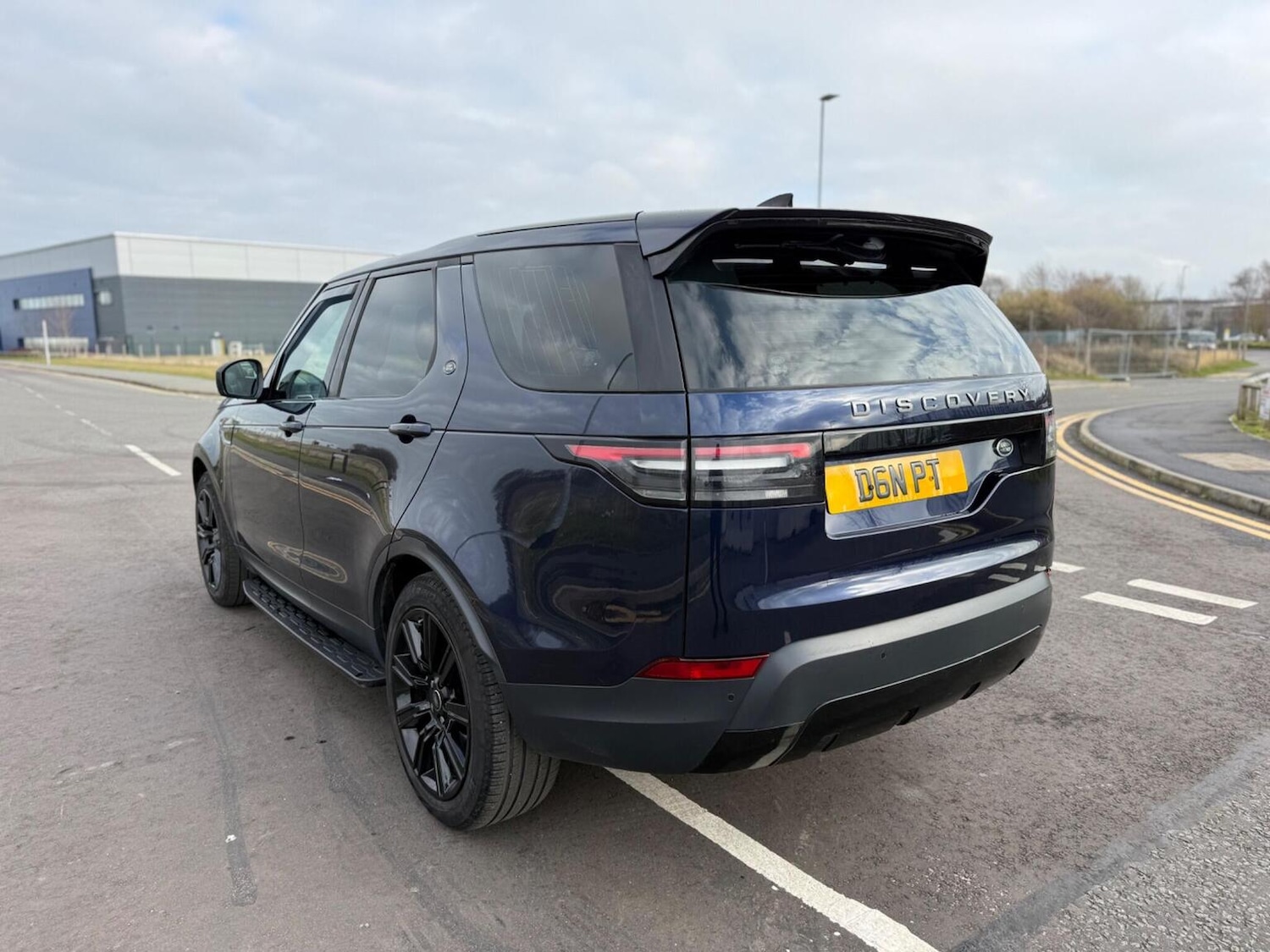 Used Land Rover Discovery 2017 for sale - 77370613: Photo 4