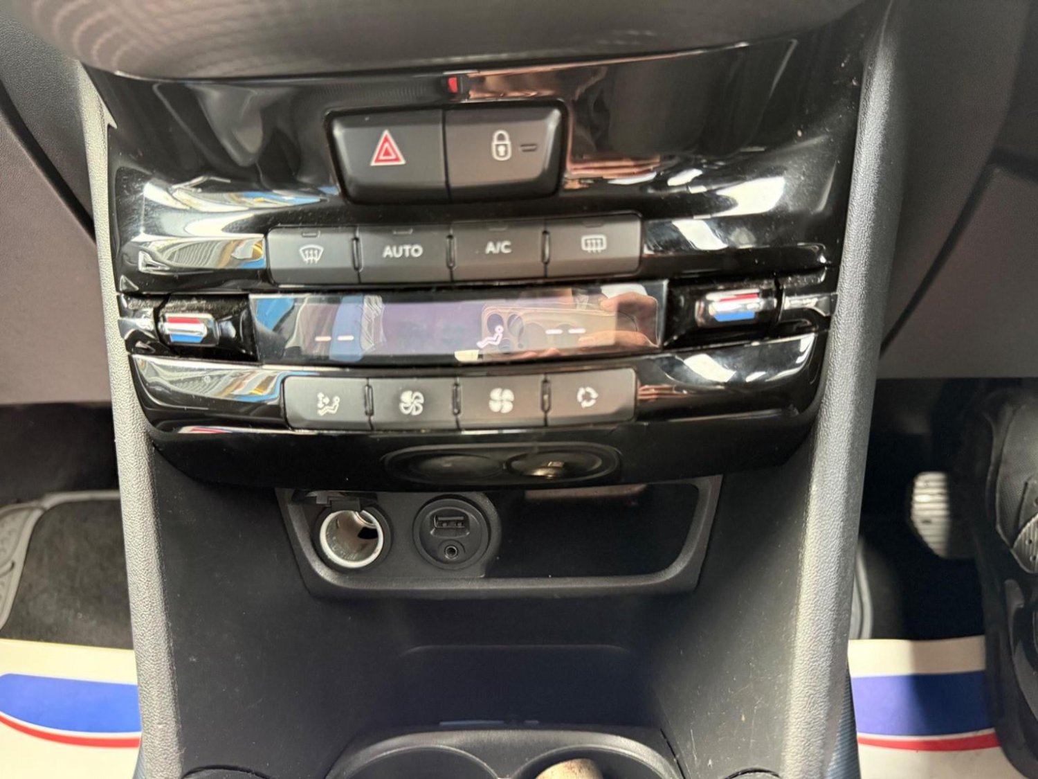 Used Peugeot 2008 2014 for sale - 77173075: Photo 30