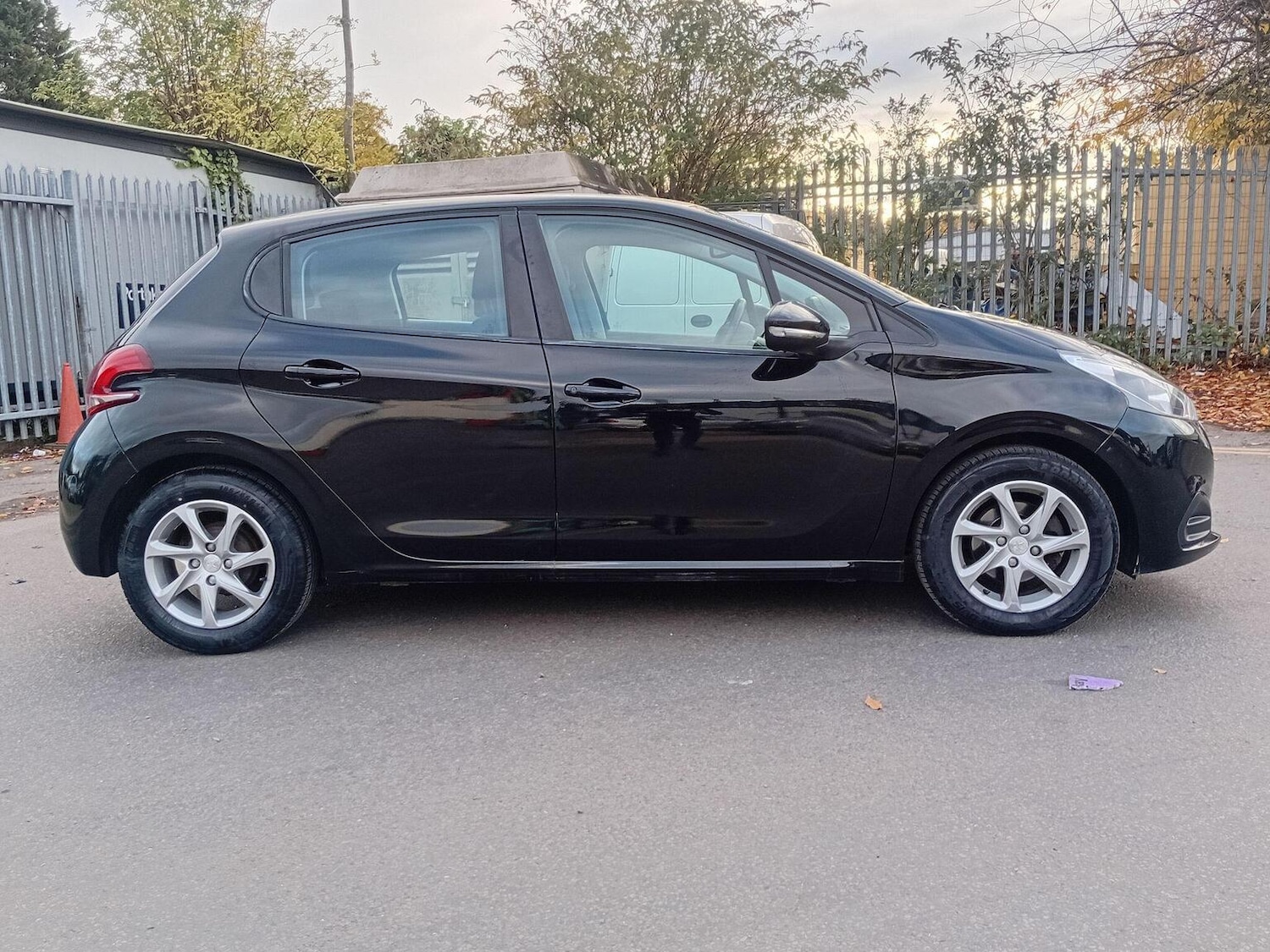 Used Peugeot 208 2015 for sale - 77173105: Photo 20
