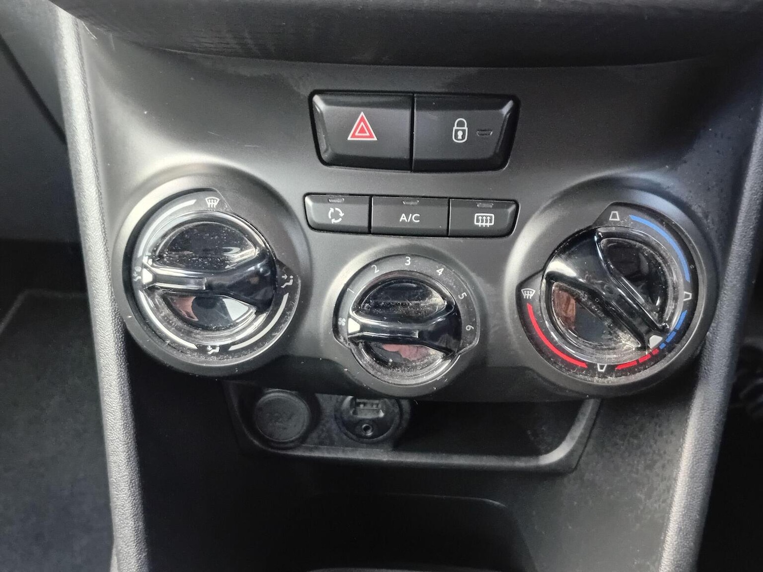 Used Peugeot 208 2015 for sale - 77173105: Photo 24