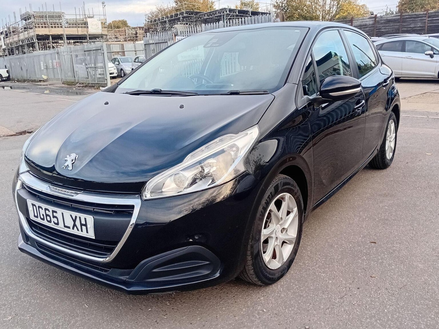 Used Peugeot 208 2015 for sale - 77173105: Photo 8