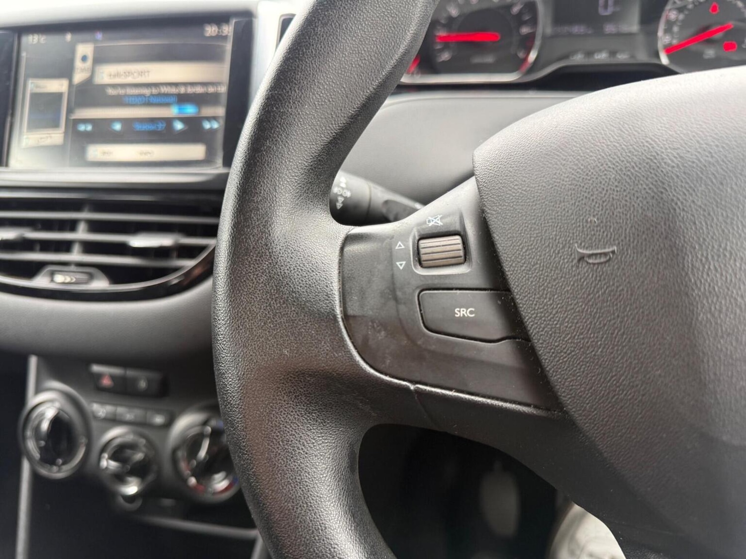 Used Peugeot 208 2014 for sale - 78004385: Photo 18