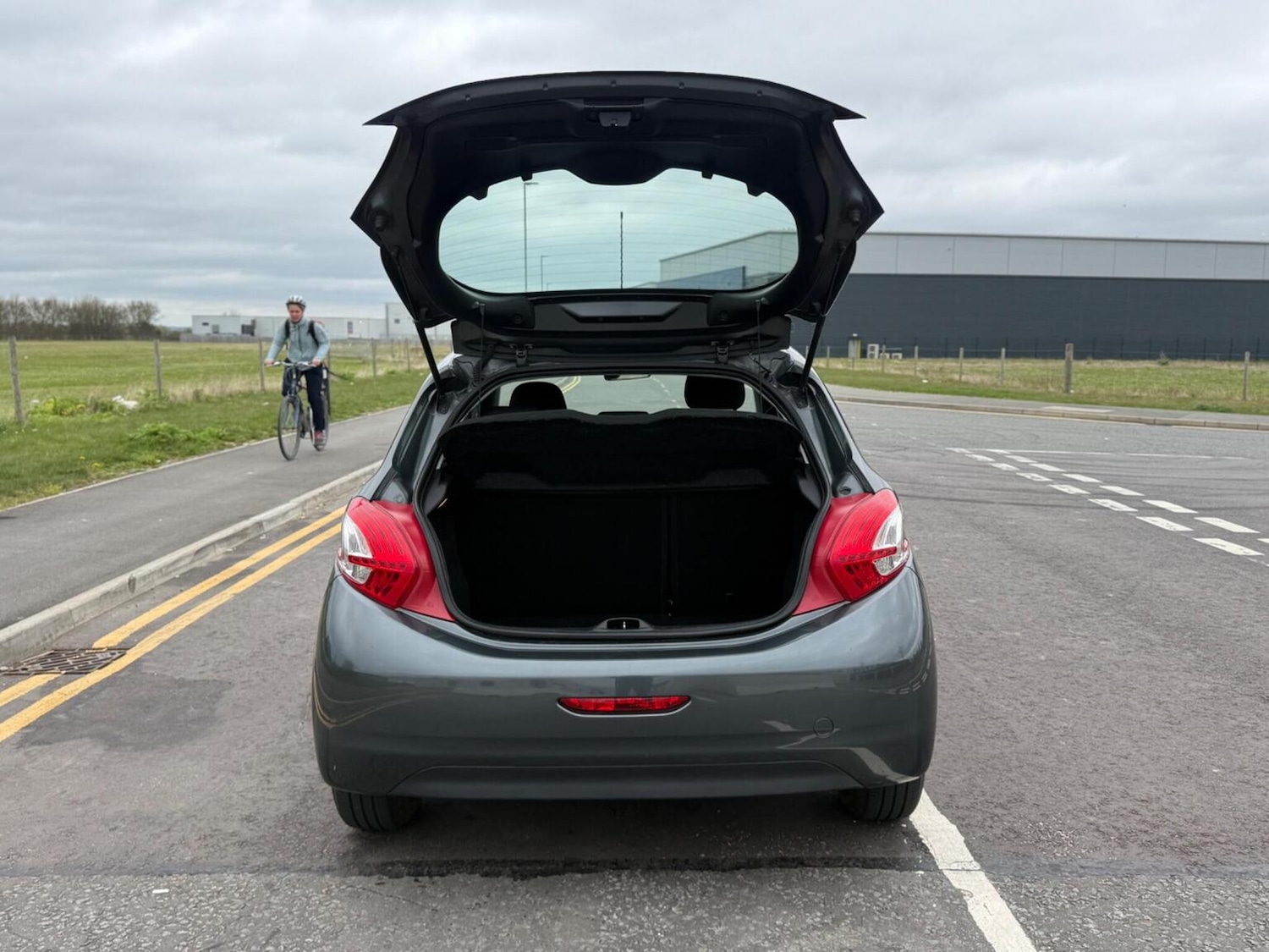 Used Peugeot 208 2014 for sale - 78004385: Photo 32