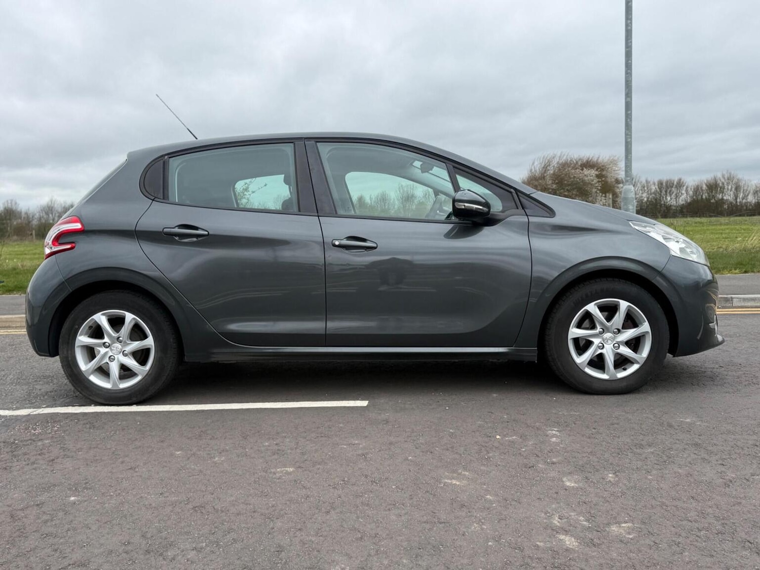 Used Peugeot 208 2014 for sale - 78004385: Photo 6