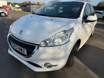 Used Peugeot 208 2013 for sale - 77567527: Photo