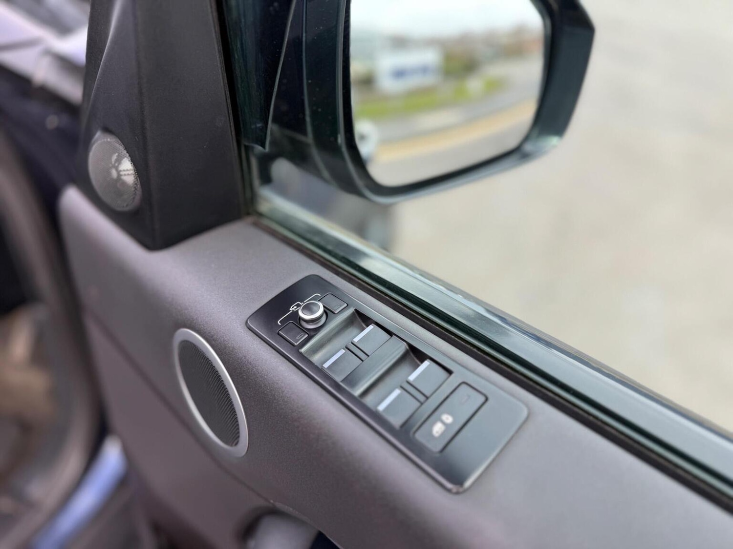 Used Land Rover Discovery 2017 for sale - 77558548: Photo 54