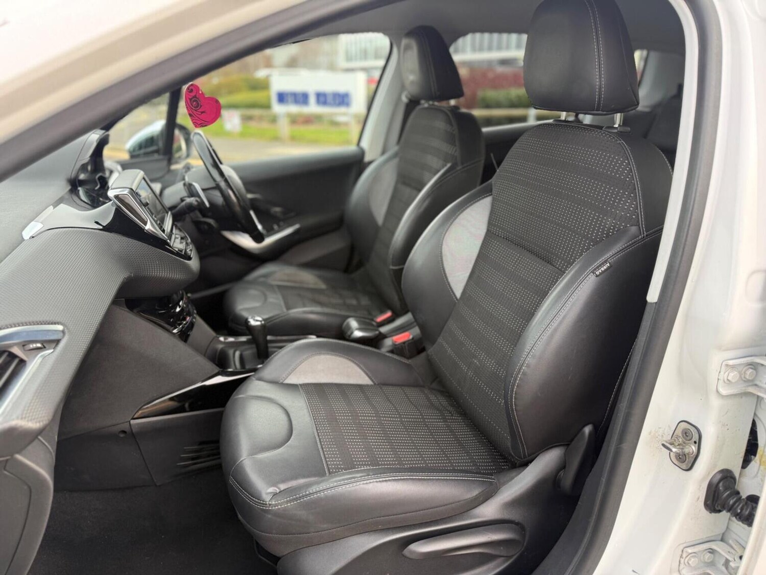 Used Peugeot 2008 2015 for sale - 77643675: Photo 16