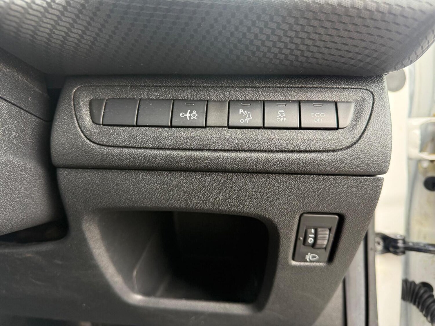 Used Peugeot 2008 2015 for sale - 77643675: Photo 30