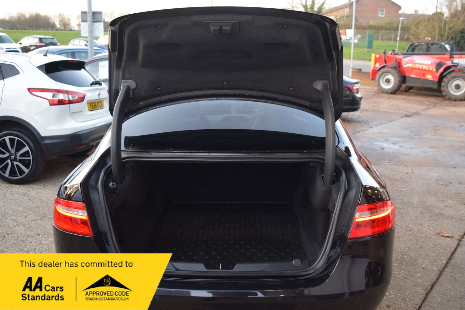 Used Jaguar XE 2018 for sale - 77667847: Photo 38