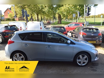 Used Toyota Auris 2013 for sale - 76115698: Photo