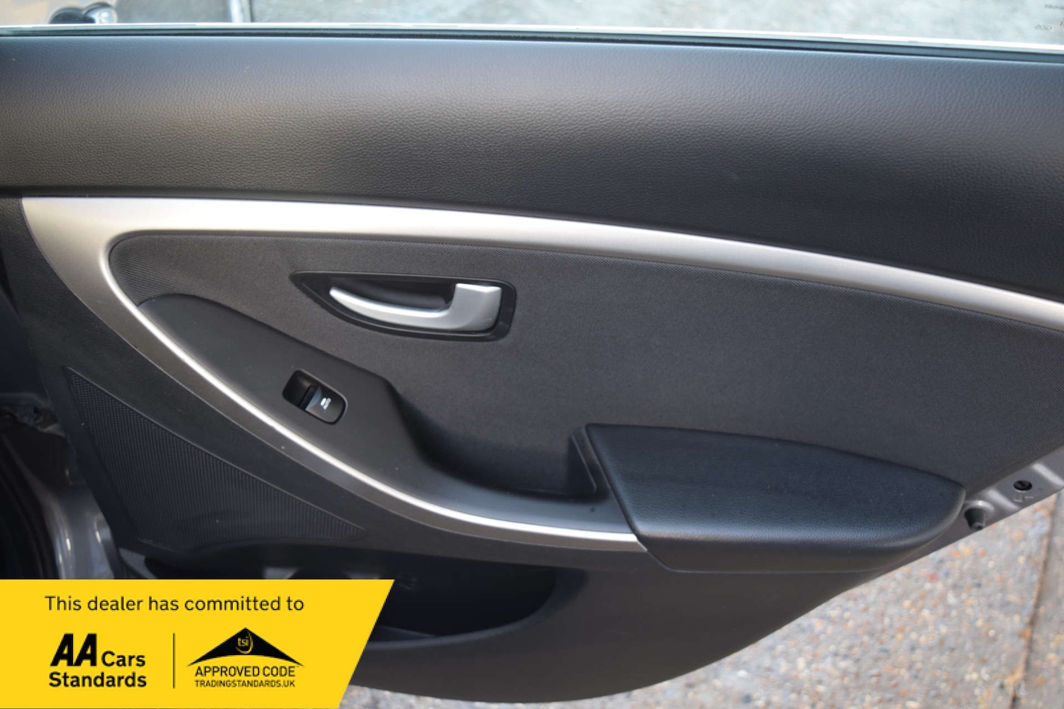 Used Hyundai i30 2014 for sale - 77022297: Photo 38