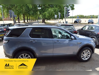 Used Land Rover Discovery Sport 2018 for sale - 79394198: Photo