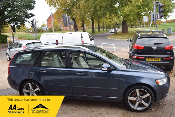 Used Volvo V50 2010 for sale - 76290981: Photo 2