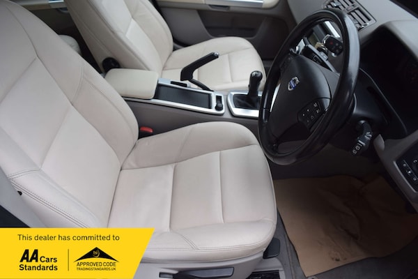 Used Volvo V50 2010 for sale - 76290981: Photo 46