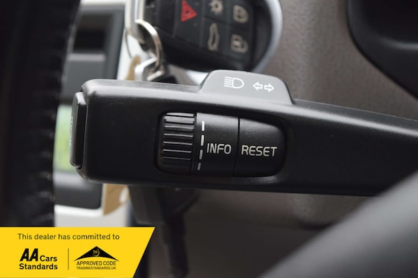 Used Volvo V50 2010 for sale - 76290981: Photo 57